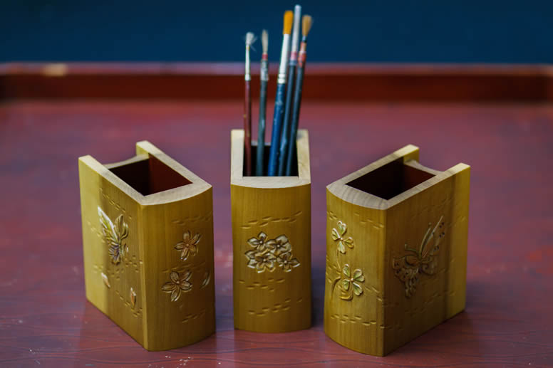 木彫りのペン立て（3種）