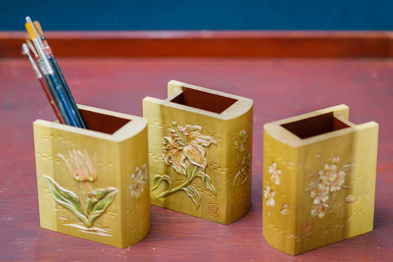 木彫りのペン立て（3種）
