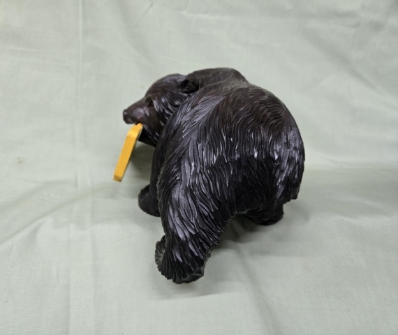 熊の木彫りの写真