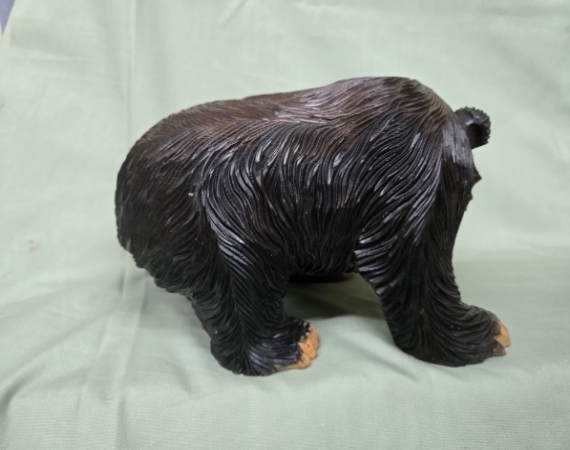 熊の木彫りの写真