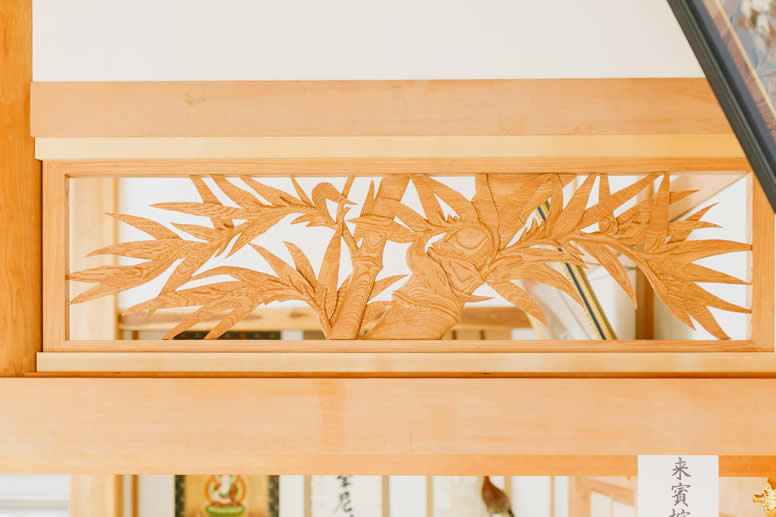 隆源寺本堂の欄間（竹）