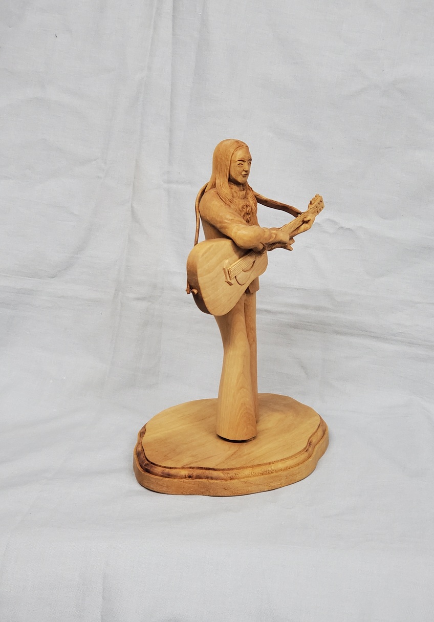 ある女性シンガーの木像オーダー品の写真