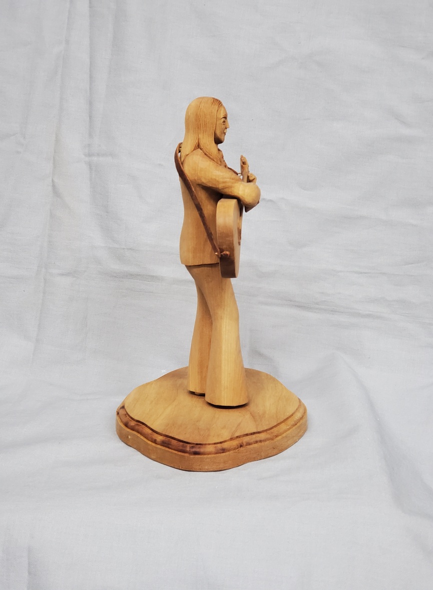 ある女性シンガーの木像オーダー品の写真