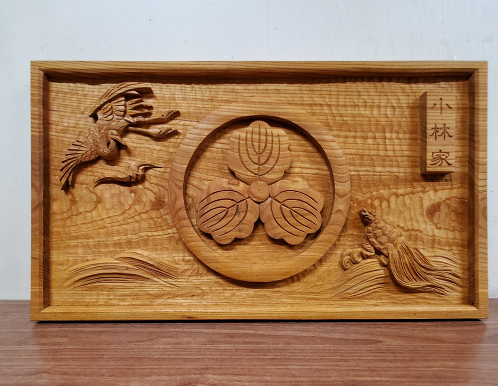 ケヤキの家紋額（鶴亀バージョン）