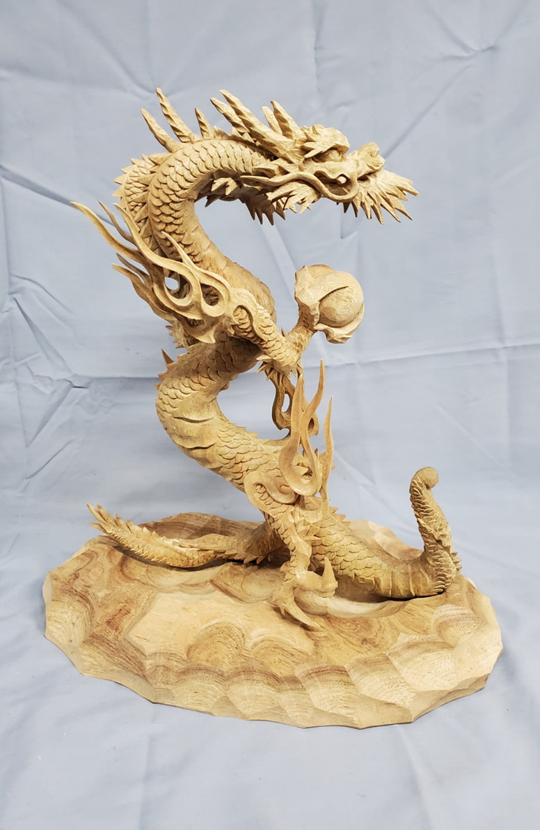 >龍の彫り物の写真