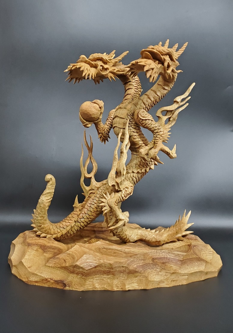 >龍の彫り物の写真