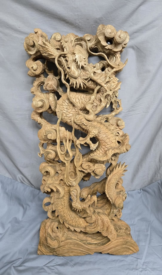 龍の彫り物