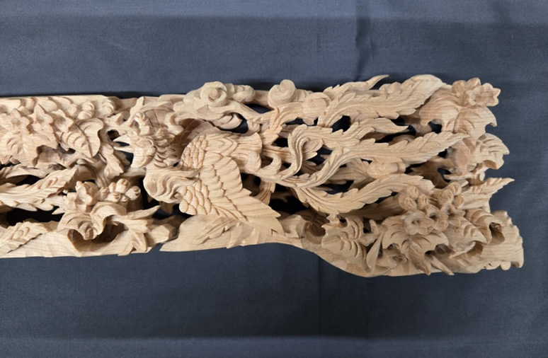 仏壇  欄間の写真