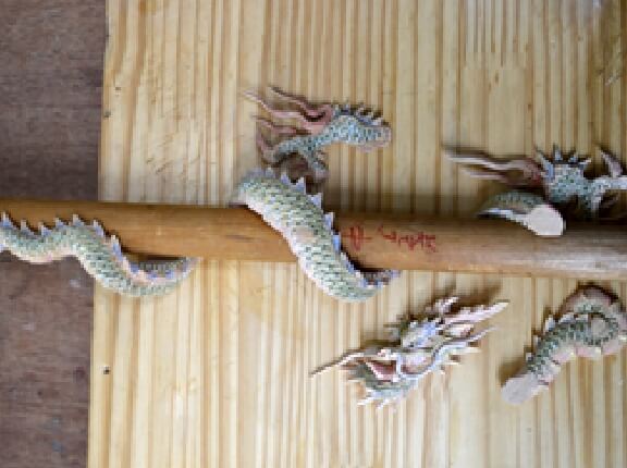 仏壇の木柱「のぼり龍」