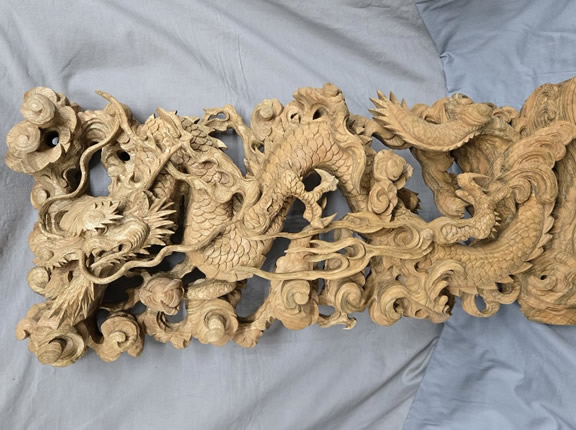 龍の彫り物